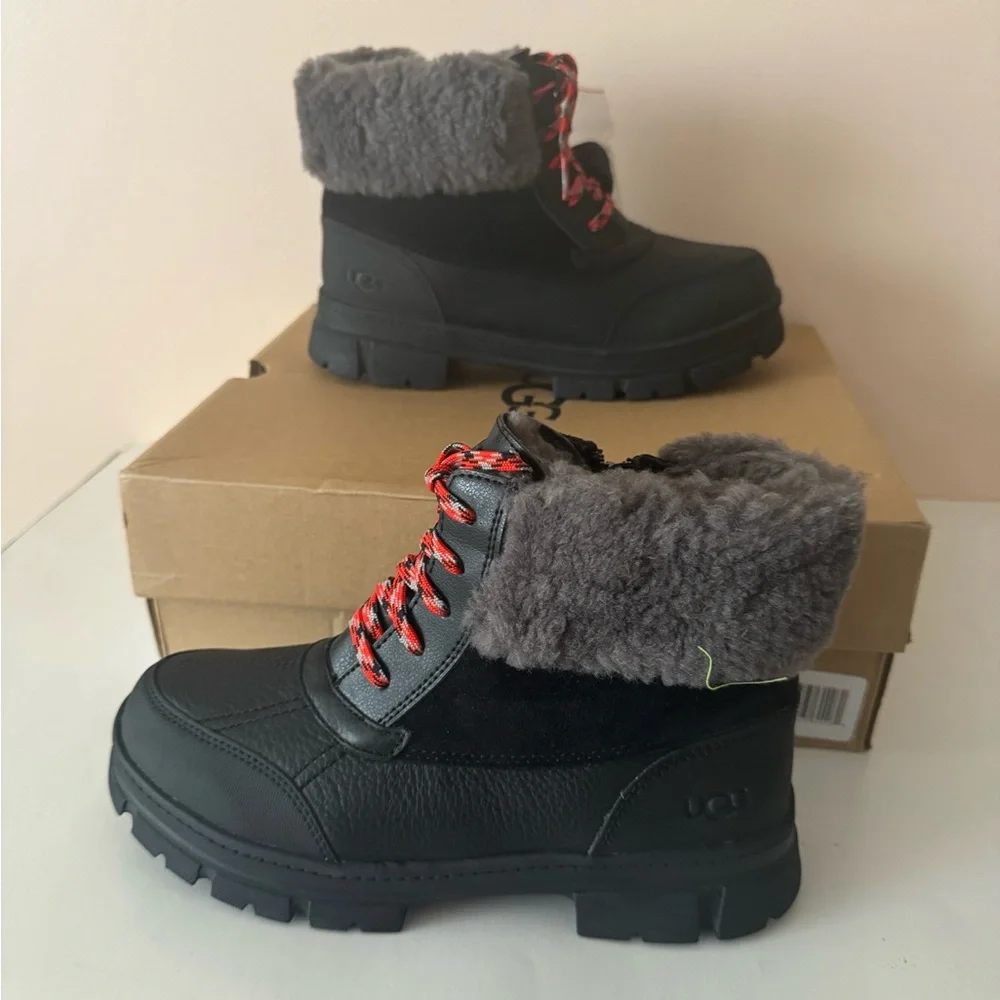 UGG Ashton Addie Snow Leather Boot. Waterproof. Size: 8